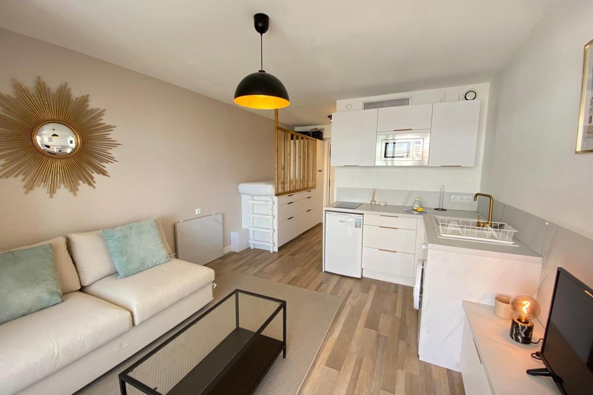 ואלאוריס 06Ai - Beautiful Renovated Studio - Sea And Pool View מראה חיצוני תמונה